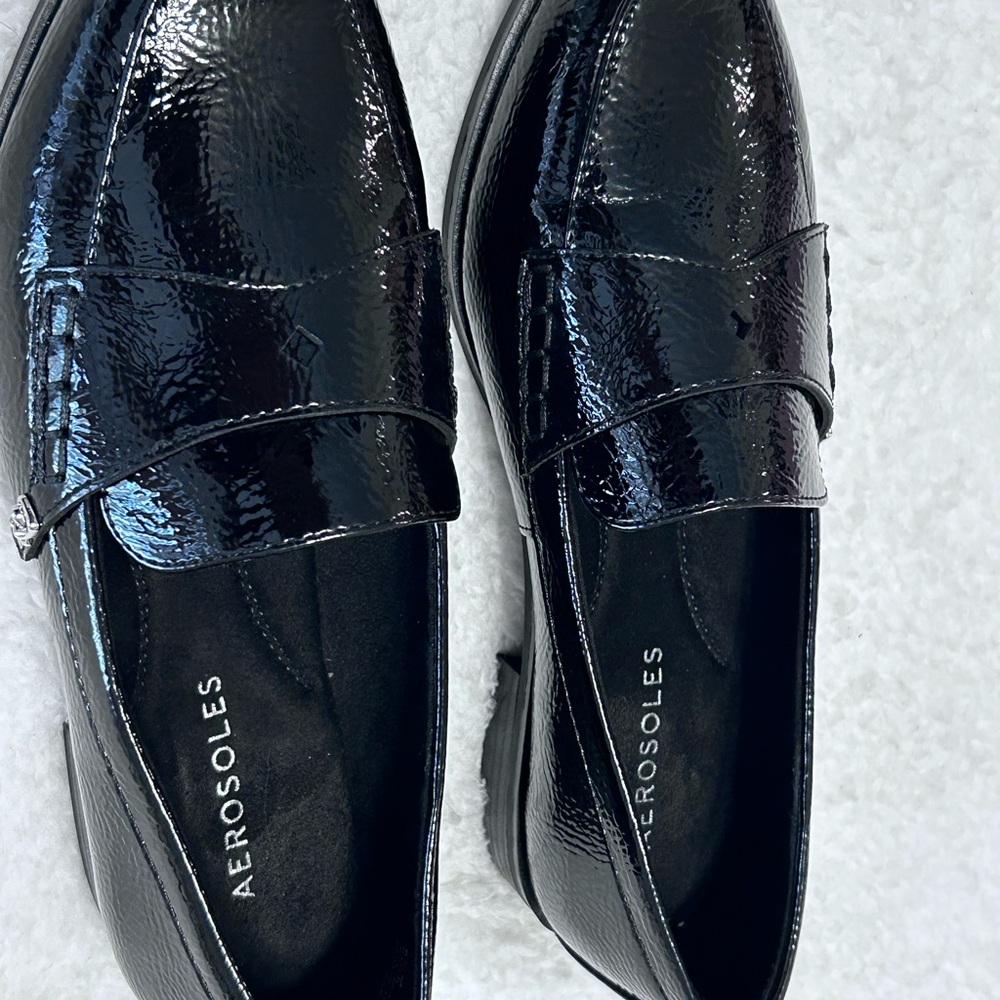 AEROSOLES Women's Glossy Black Flats